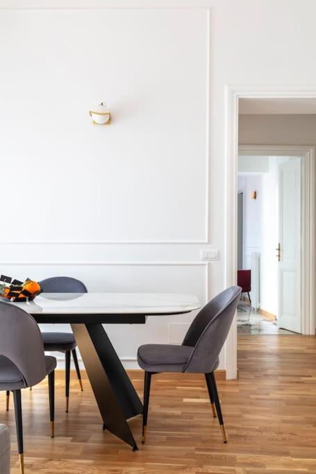 Sjr Luxury Apartment Trevi Fountain Рим Екстериор снимка