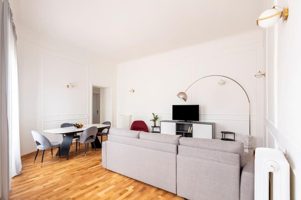 Sjr Luxury Apartment Trevi Fountain Рим Екстериор снимка