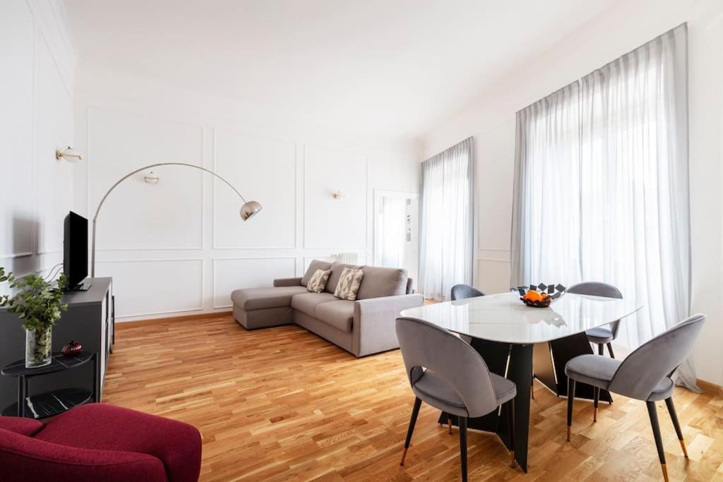 Sjr Luxury Apartment Trevi Fountain Рим Екстериор снимка