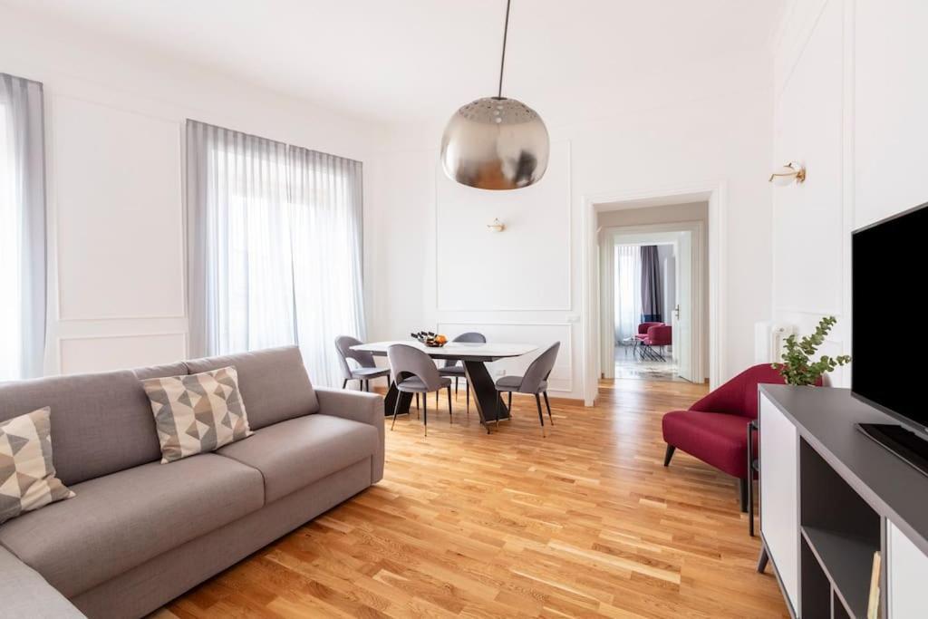 Sjr Luxury Apartment Trevi Fountain Рим Екстериор снимка